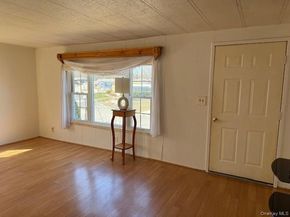 1661 Old Country Road Unit #415 415, Riverhead NY 11901