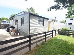 22 Salem Place, Copiague NY 11726