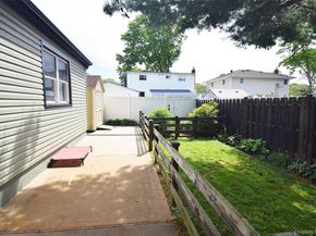 22 Salem Place, Copiague NY 11726