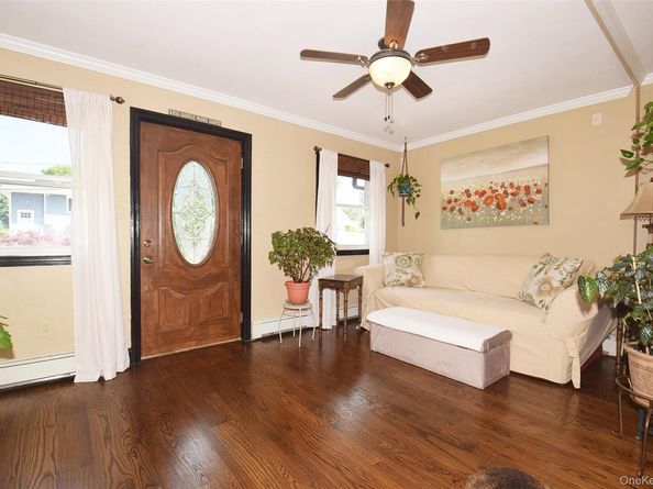 22 Salem Place, Copiague NY 11726