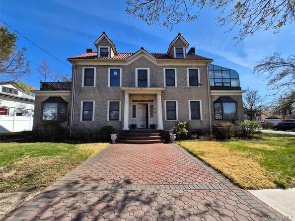 19404 110th Road, Saint Albans NY 11412