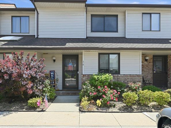 16 Balsam Court, Wantagh NY 11793