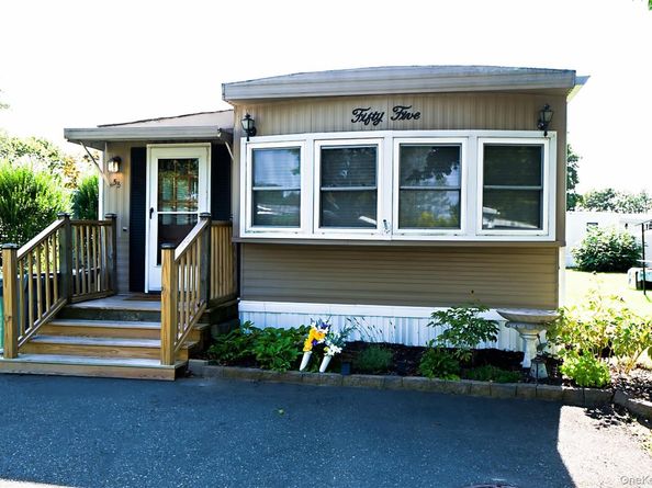 703 Fresh Pond Avenue 55, Calverton NY 11933