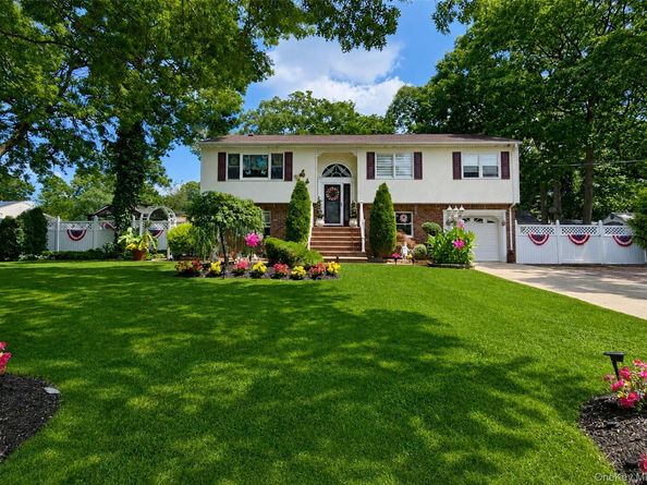 5 Avenue B, Holbrook NY 11741