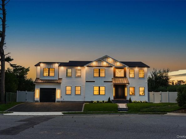 712 Bach Court, Westbury NY 11590