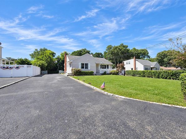 80 Carroll Avenue, Ronkonkoma NY 11779