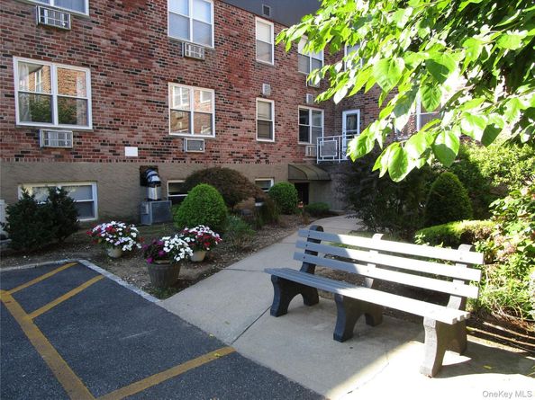 40 Daley Place 127, Lynbrook NY 11563
