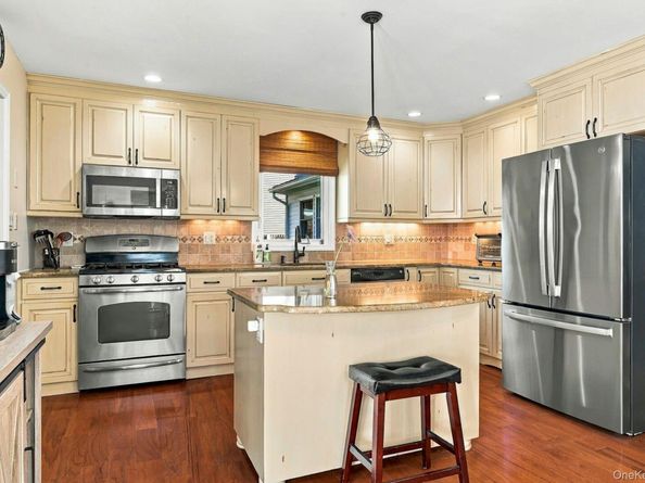 724 Sandra Avenue, West Islip NY 11795
