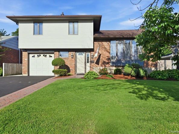 1420 Holiday Park Drive, Wantagh NY 11793