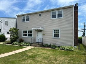 32 Gables Drive, Hicksville NY 11801