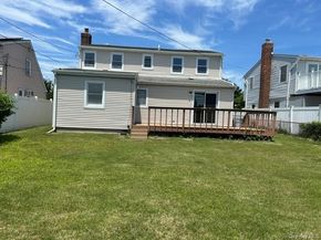 32 Gables Drive, Hicksville NY 11801