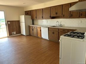 32 Gables Drive, Hicksville NY 11801