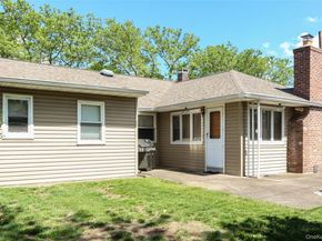 32 Sycamore Road, Valley Stream NY 11581