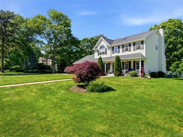 9 Ridgefield Drive, Shoreham NY 11786