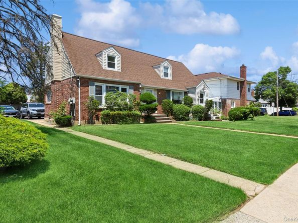 5 Seaton Gate, Valley Stream NY 11580