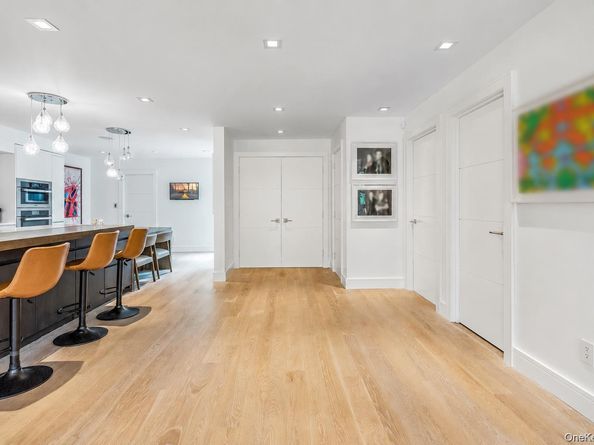 23 Estates Terrace N, Manhasset NY 11030