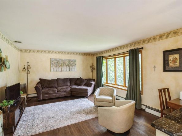 35 Peppermint Road, Commack NY 11725