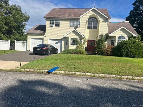 3 Waverly Place, Coram NY 11727