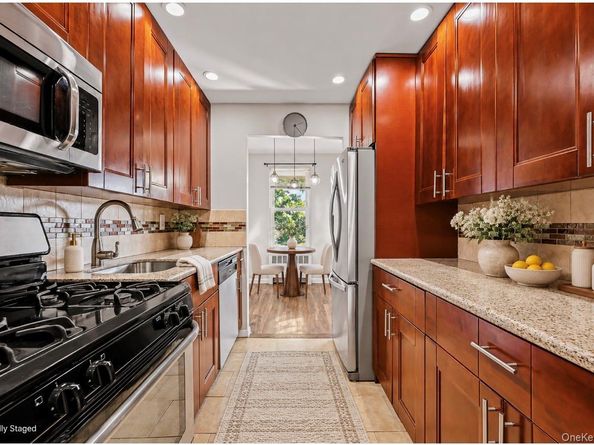 25 Trinity Place 3M, New Rochelle NY 10805