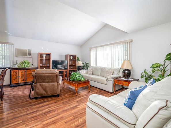 59 Harris Avenue, Freeport NY 11520