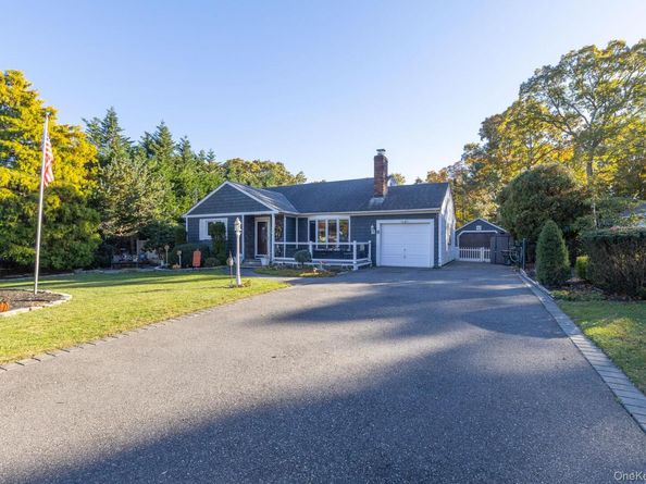 8 Tulip Court, Moriches NY 11955