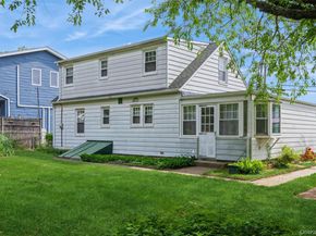 10 Laurel Road, Ronkonkoma NY 11779