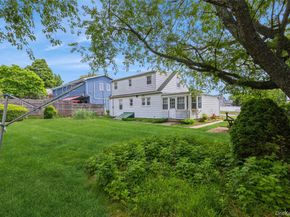 10 Laurel Road, Ronkonkoma NY 11779