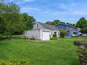 10 Laurel Road, Ronkonkoma NY 11779