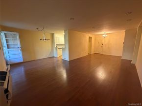 40 Stoner Avenue 1R, Great Neck NY 11021