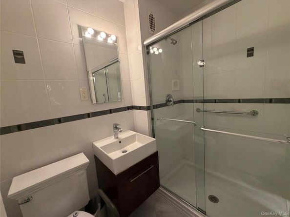 40 Stoner Avenue 1R, Great Neck NY 11021