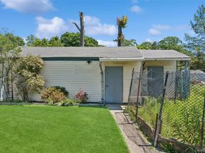 9 7th Street, Jamesport NY 11947