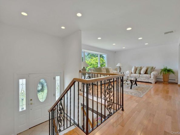 100 Neptune Avenue, New Rochelle NY 10805