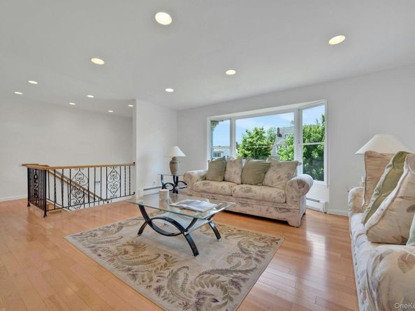 100 Neptune Avenue, New Rochelle NY 10805