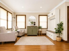 369 Euston Road S, Garden City NY 11530