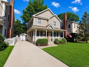 369 Euston Road S, Garden City NY 11530