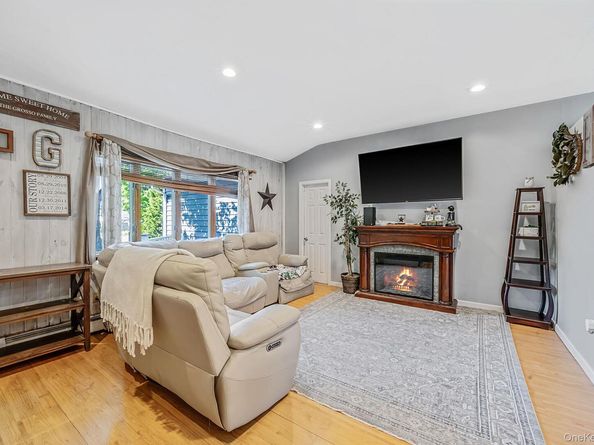 5 Megan Court, Bellport NY 11713