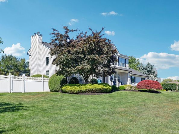 43 Sweetgum Lane, Miller Place NY 11764
