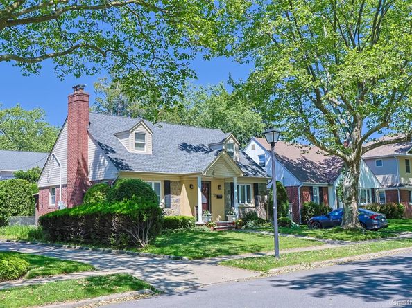 42 Beechwood Lane, North New Hyde Park NY 11040