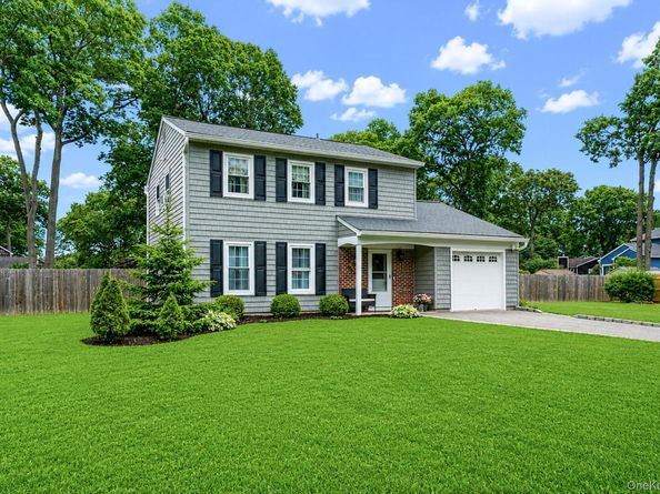 4 Green Terrace, Ridge NY 11961