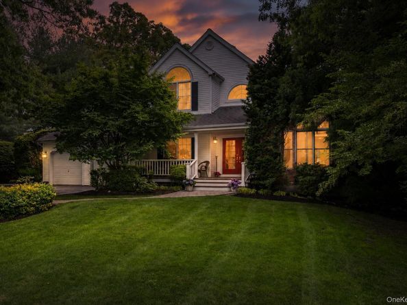 1 Fox Hollow Court, Dix Hills NY 11746