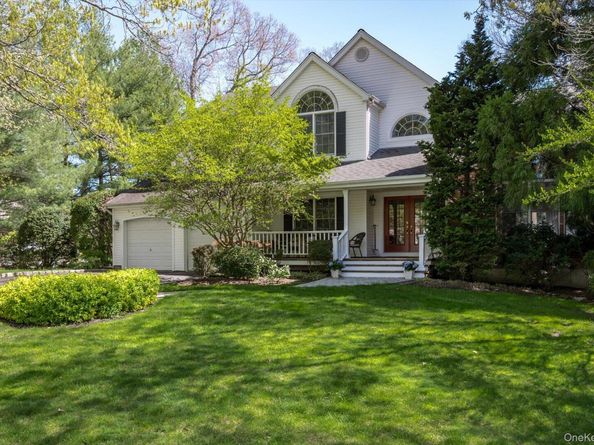 1 Fox Hollow Court, Dix Hills NY 11746