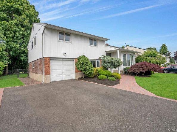 27 Coronet Lane, Plainview NY 11803