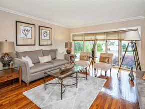 27 Coronet Lane, Plainview NY 11803
