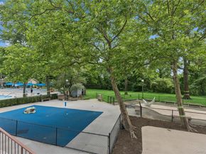 1815 215th Street 6C, Bayside NY 11360