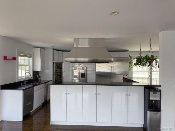 Undisclosed Address #1011516, Massapequa NY 11758