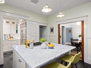 1076 61St St, Oakland CA 94608