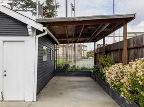 1076 61St St, Oakland CA 94608