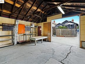 1076 61St St, Oakland CA 94608