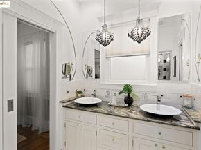 1076 61St St, Oakland CA 94608