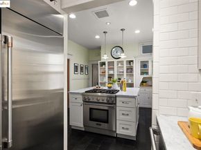 1076 61St St, Oakland CA 94608